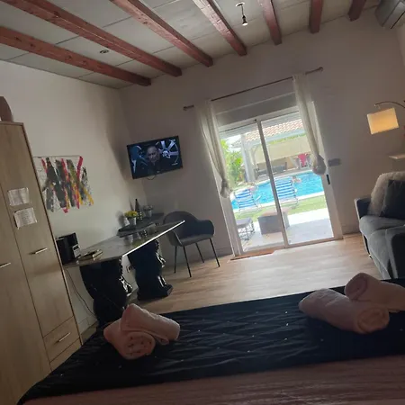 Suite Piscina: Alojamiento Privado con Sofá Cama San Vicente Raspeig Exterior photo