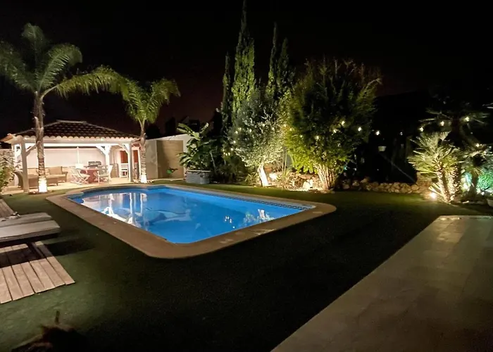 Suite Privada Frente A La Piscina Para 2 Personas Con Sofa Cama Para 2 Mas No Es Casa Completa
