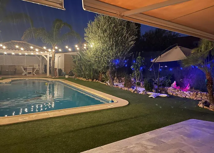 Suite Privada Frente A La Piscina Para 2 Personas Con Sofa Cama Para 2 Mas No Es Casa Completa