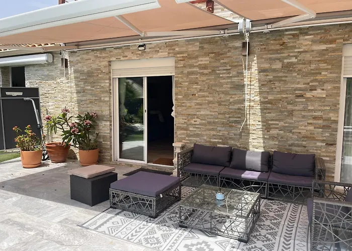 Suite Privada Frente A La Piscina Para 2 Personas Con Sofa Cama Para 2 Mas No Es Casa Completa