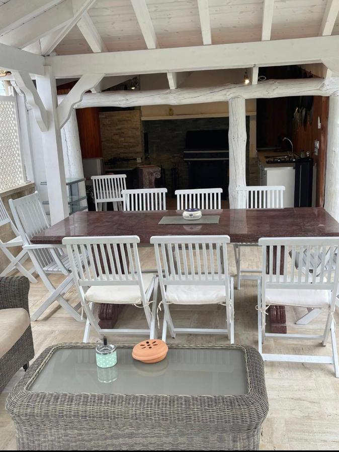 Piscina: Privado Con Sofá Cama Homestay