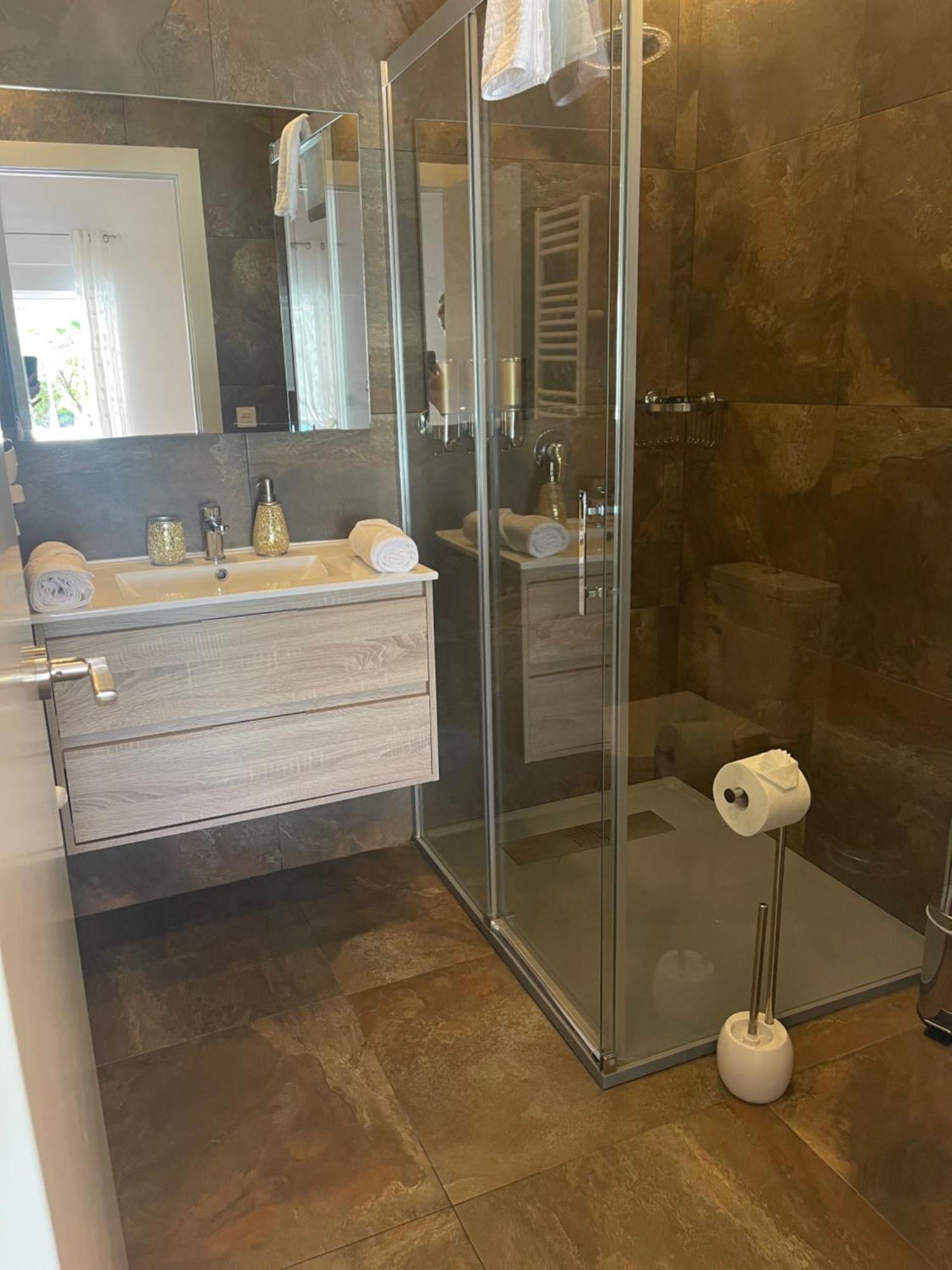 Piscina: Privado Con Sofá Cama Homestay *