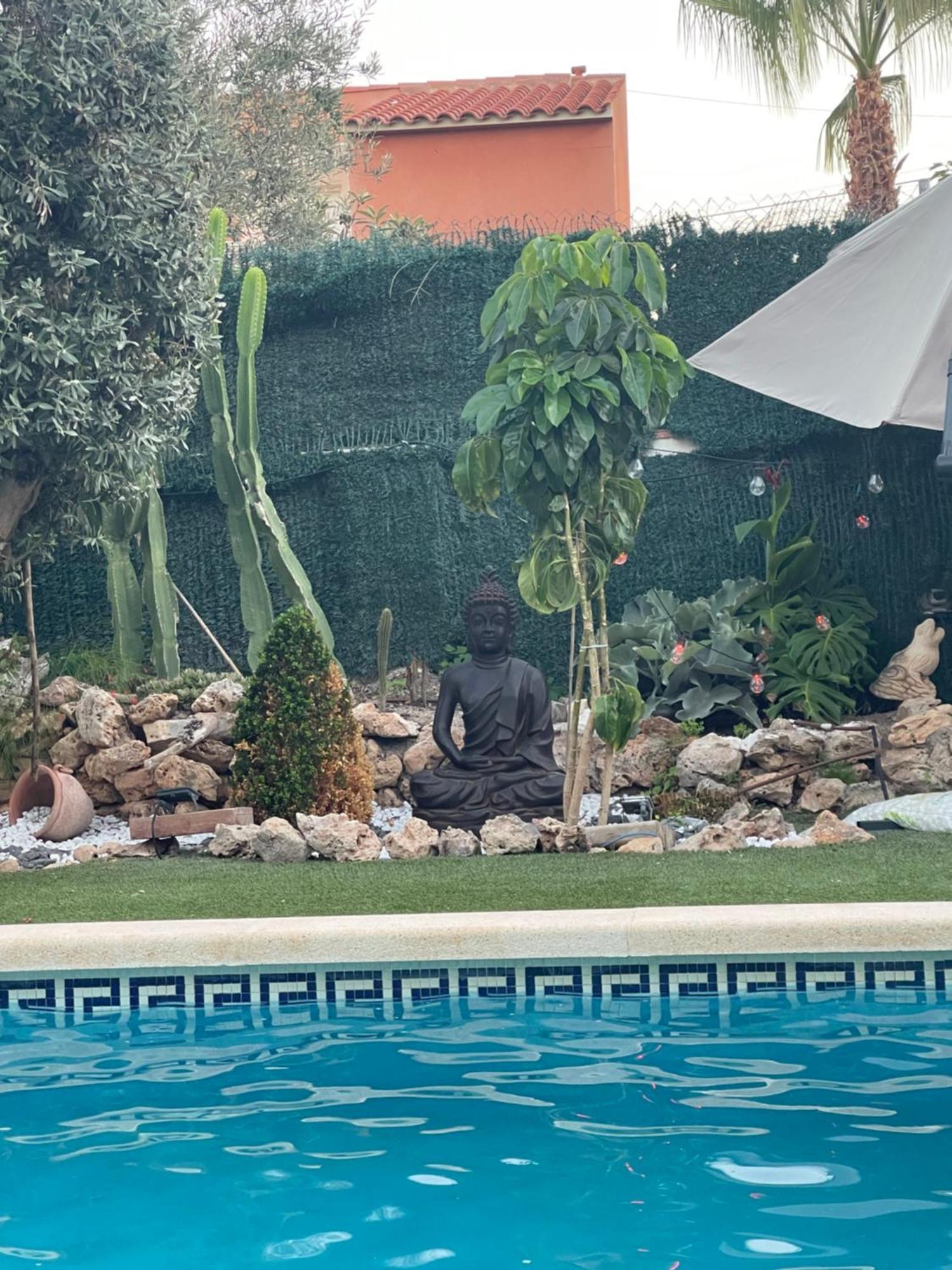 Piscina: Privado Con Sofá Cama