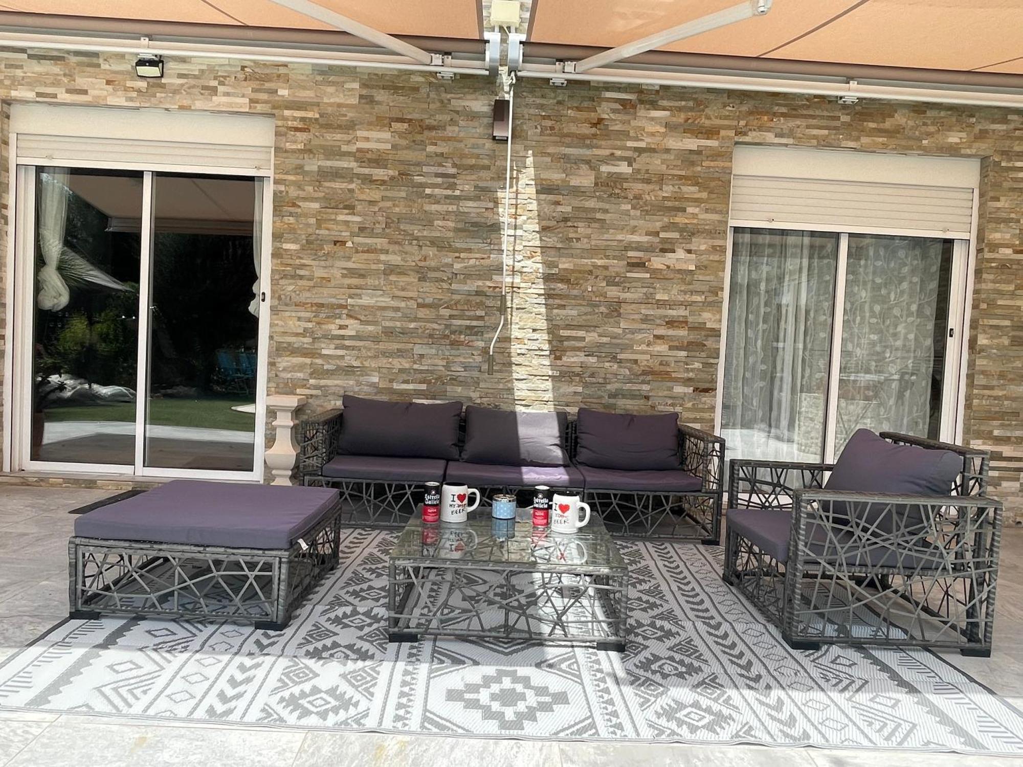 Piscina: Privado Con Sofá Cama Homestay *