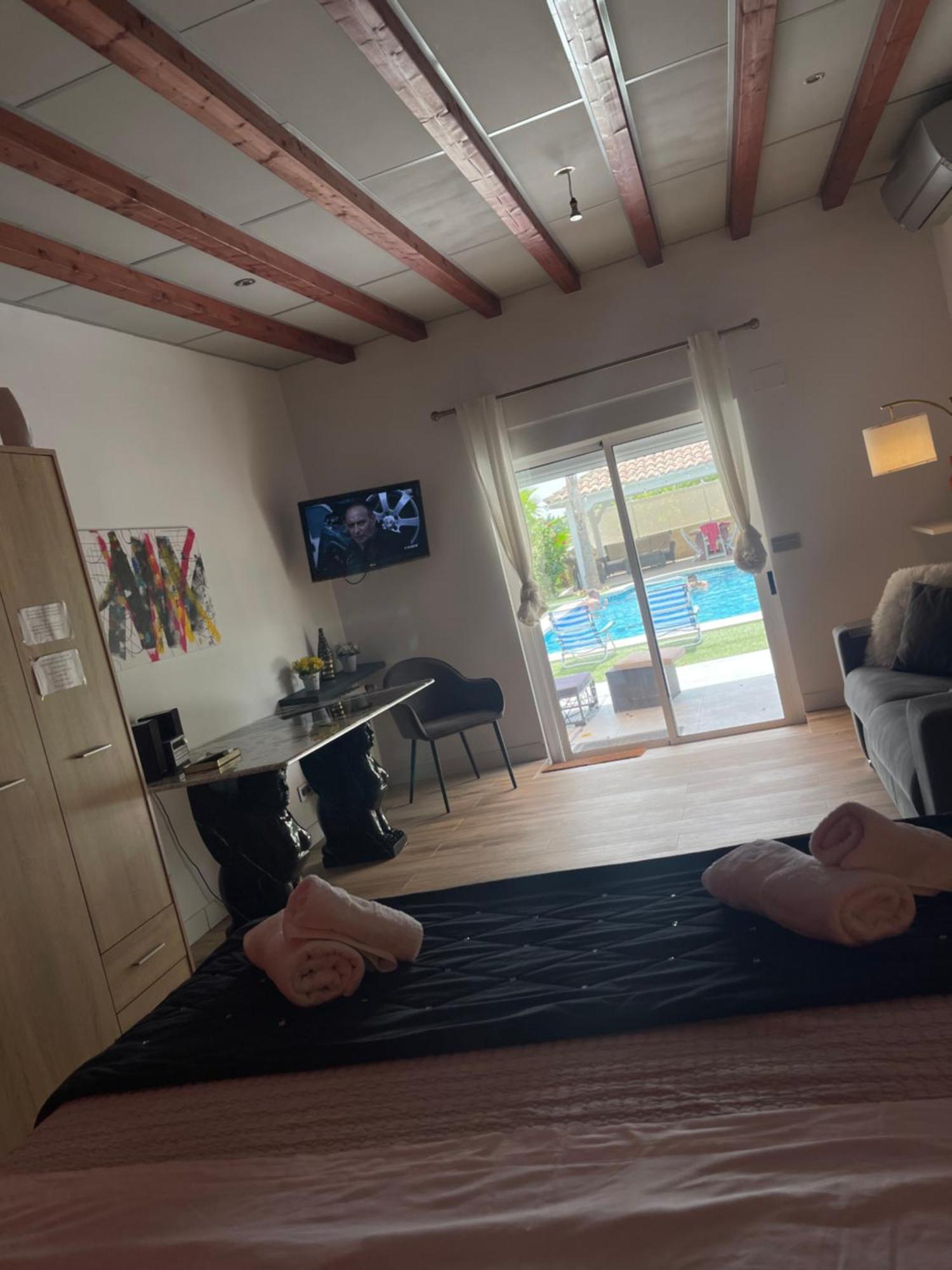 Piscina: Privado Con Sofá Cama Homestay *